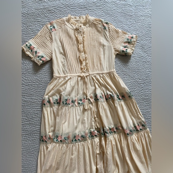 Ivy City Co Holland Capri Dress Cream Floral Ribbon Detail Tiered - Picture 4 of 12